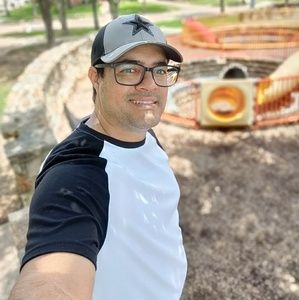 Meet your Posher, Cesar